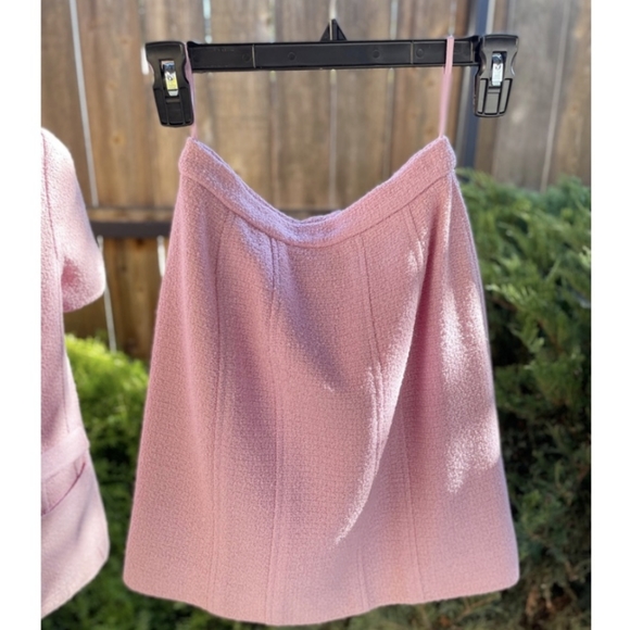 Vintage Chanel Suit - Picture 14 of 15